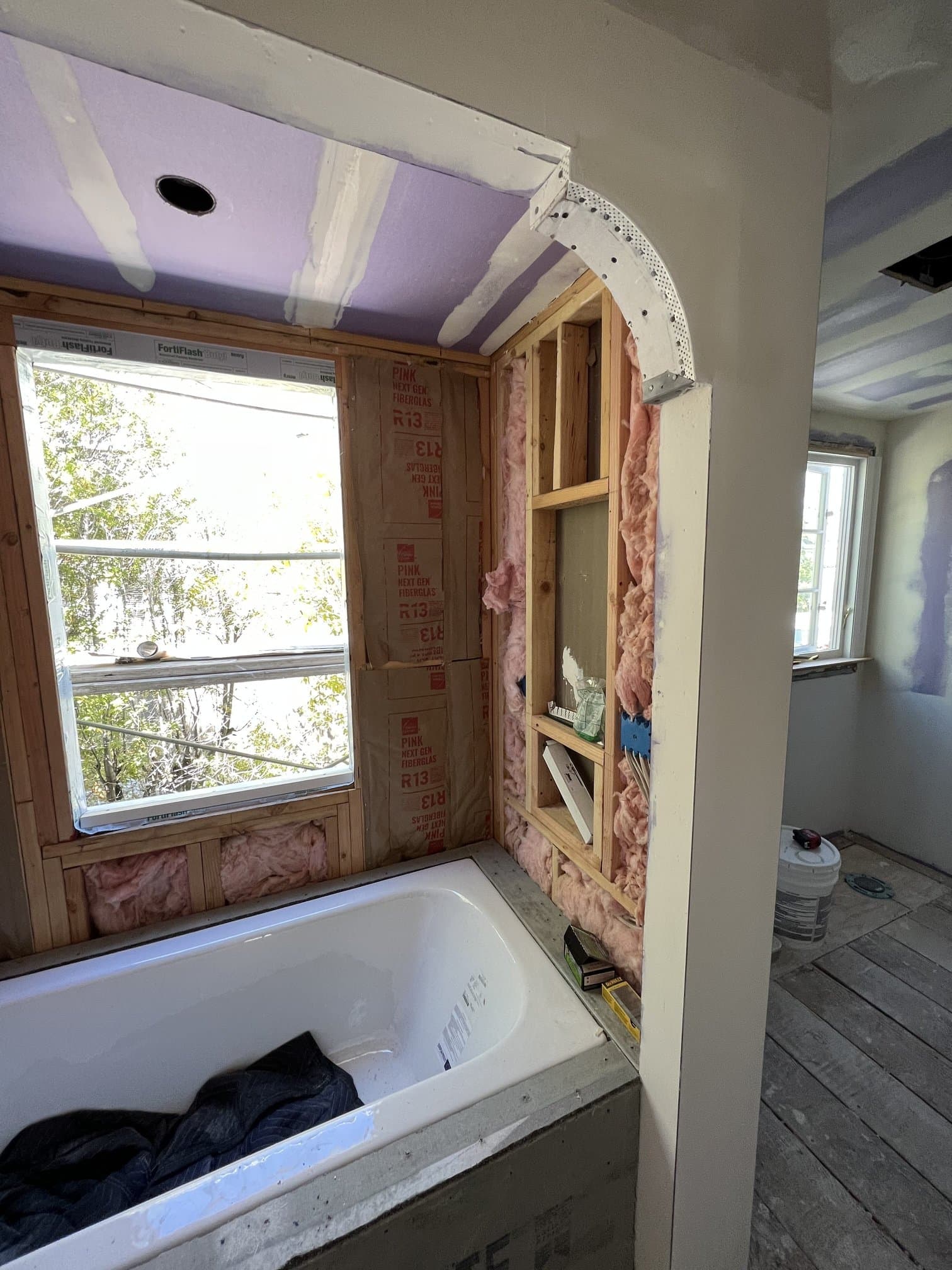 Arched Alcove Tub Bathroom detail